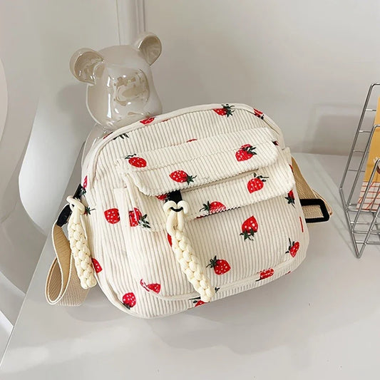 Geantă Crossbody cu Model Căpșuni – Compactă și Practică