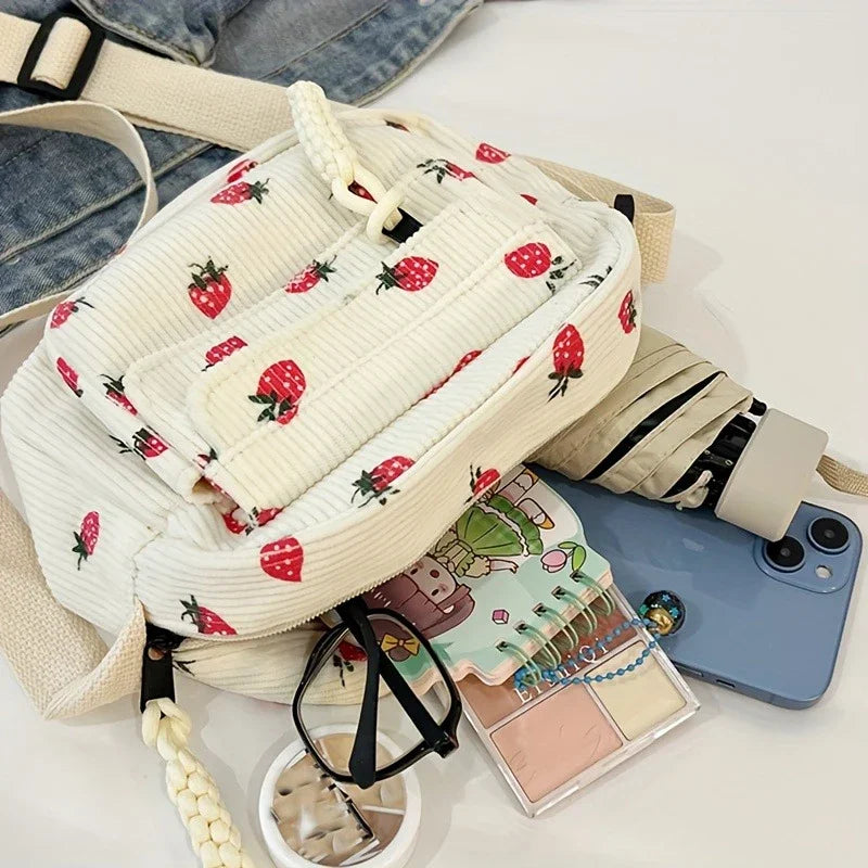 Geantă Crossbody cu Model Căpșuni – Compactă și Practică
